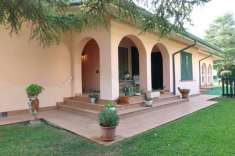 Foto Villa in vendita a Cervia - 12 locali 320mq