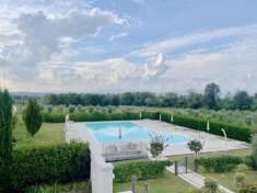 Foto Villa in vendita a Desenzano Del Garda - 7 locali 260mq