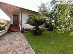 Foto Villa in vendita a Massarosa - 6 locali 155mq