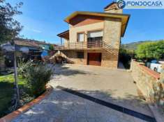 Foto Villa in vendita a Massarosa - 9 locali 240mq