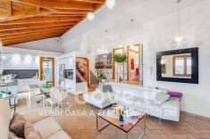 Foto Villa in vendita a Sangiano - 5 locali 250mq