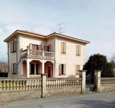 Foto Villa in Vendita in Via Roma 212 a Tresana