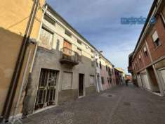 Foto Villetta a schiera di 450 m con 5 locali e box auto in vendita a Rovigo
